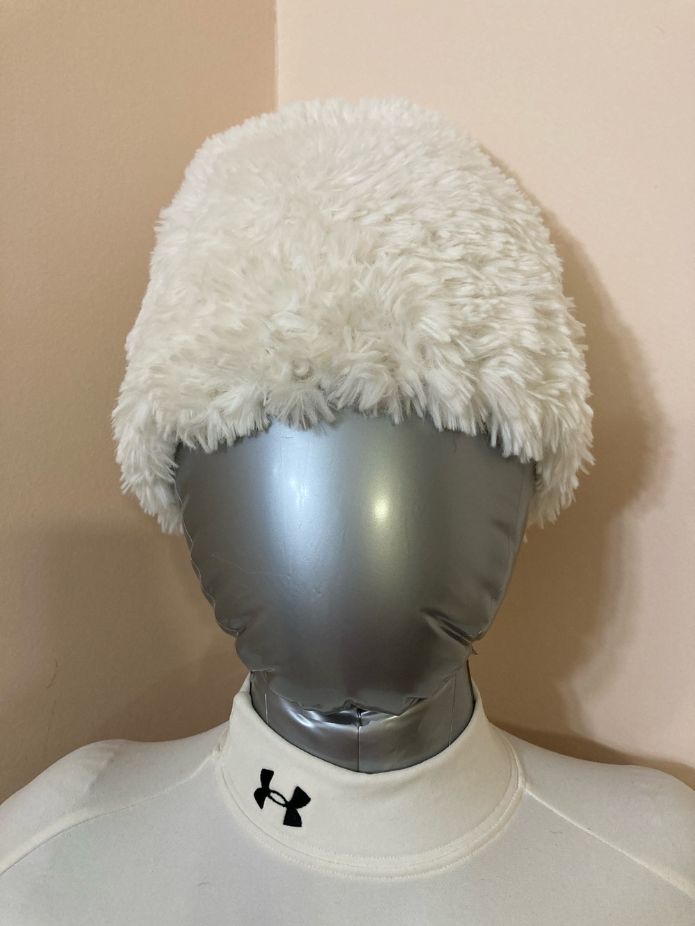 BOGO🛍️White Faux Fur Beanie Hat - Women
